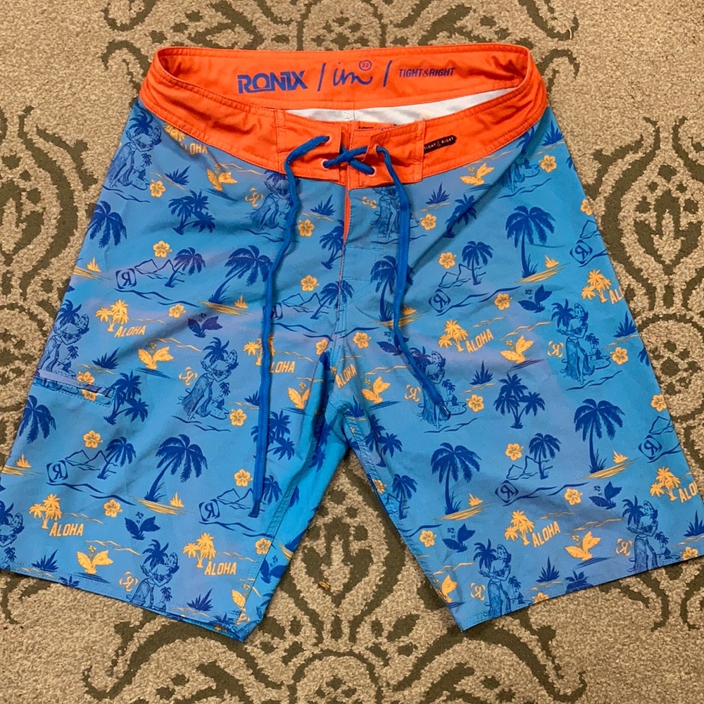 Ronix wakeboard surf mens board shorts tight and right size 32